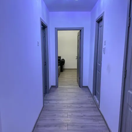 Apartament Cu 2 شقة