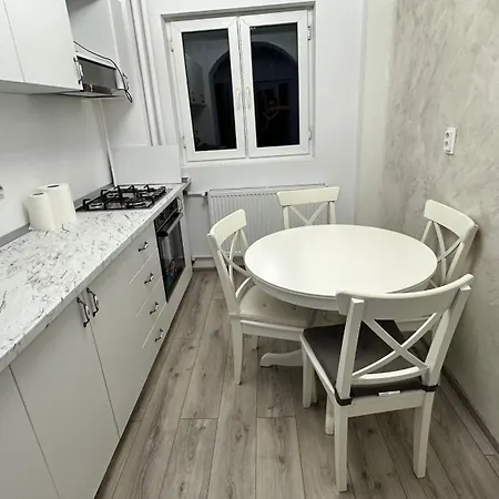Apartament Cu 2 Lägenhet